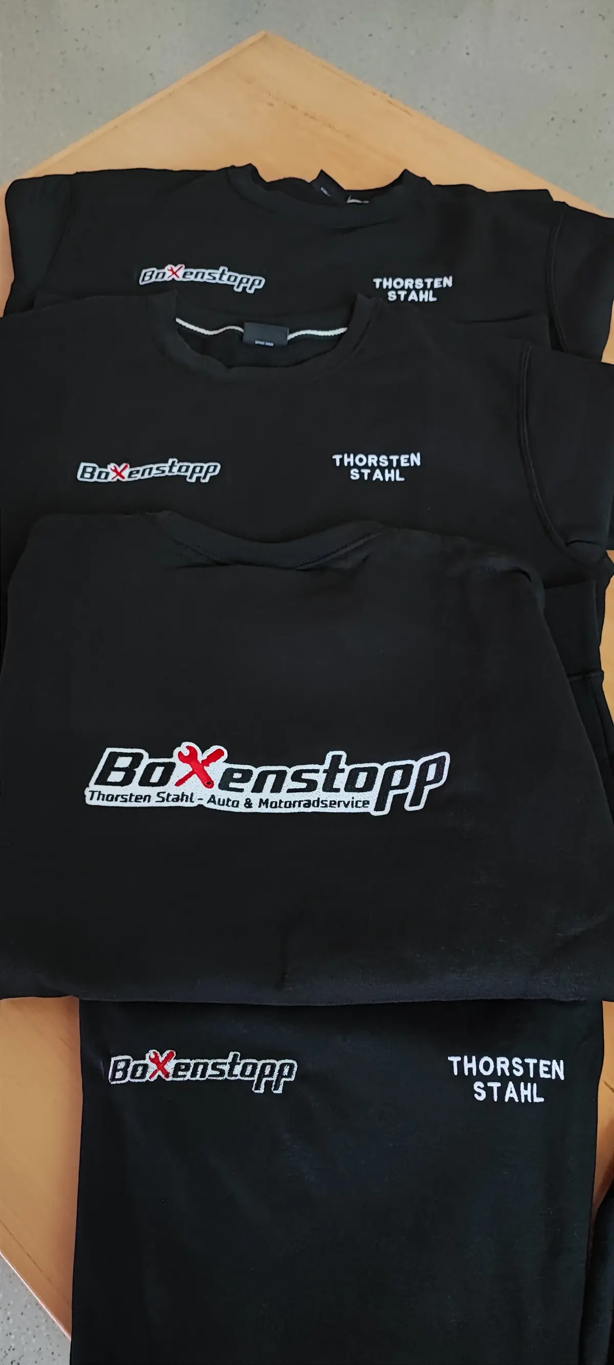 Corporate Wear mit Stickerei f&uuml;r Unternehmen in NRW